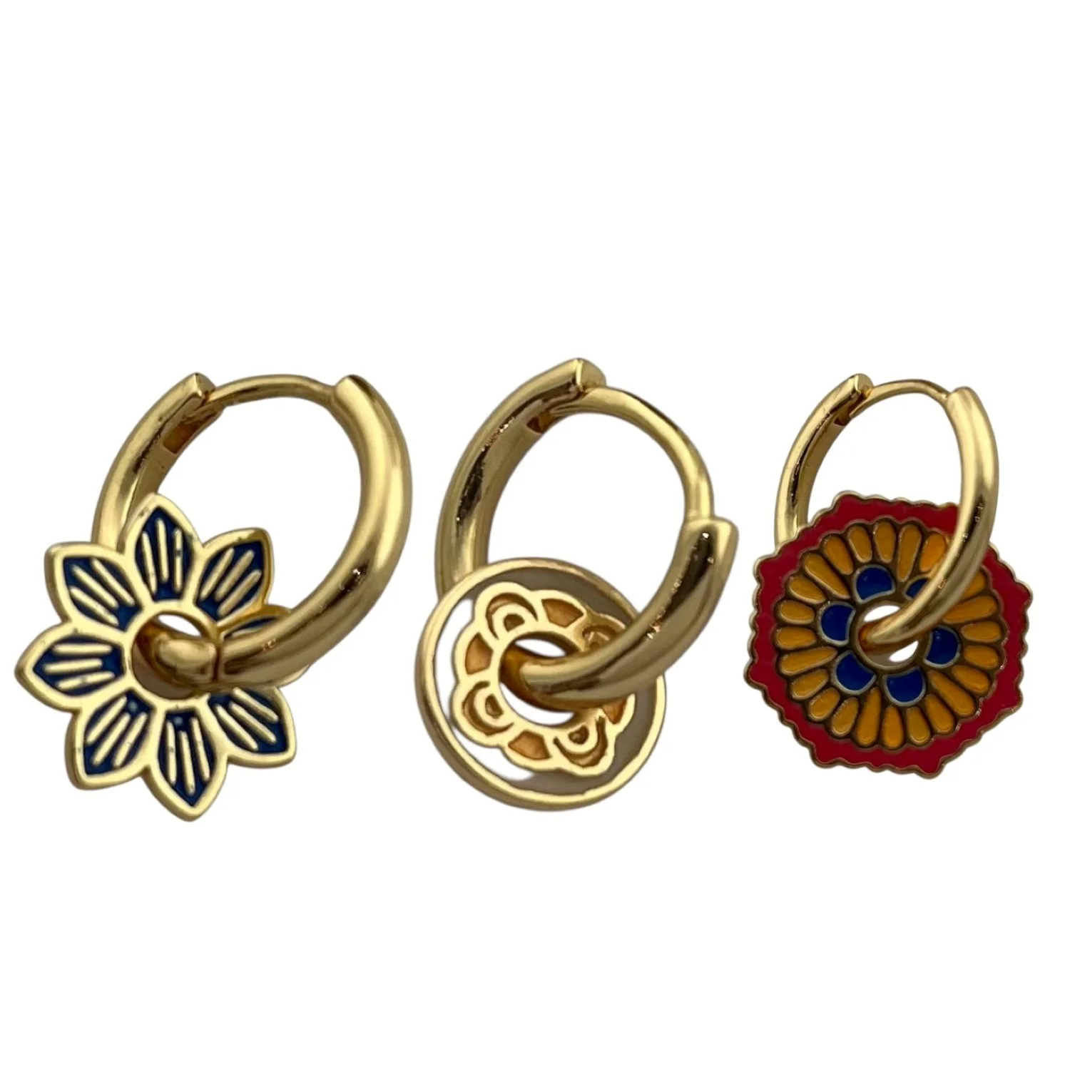 گوشواره زنانه حلقه ای طرح گل میناکاری شده