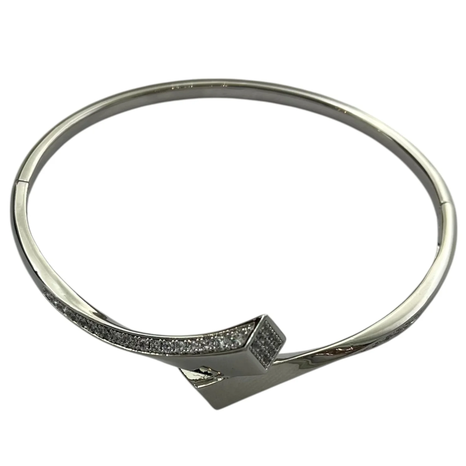 دستبند زنانه طرح بنگل جواهری با نگین های ظریف ژوپینگ