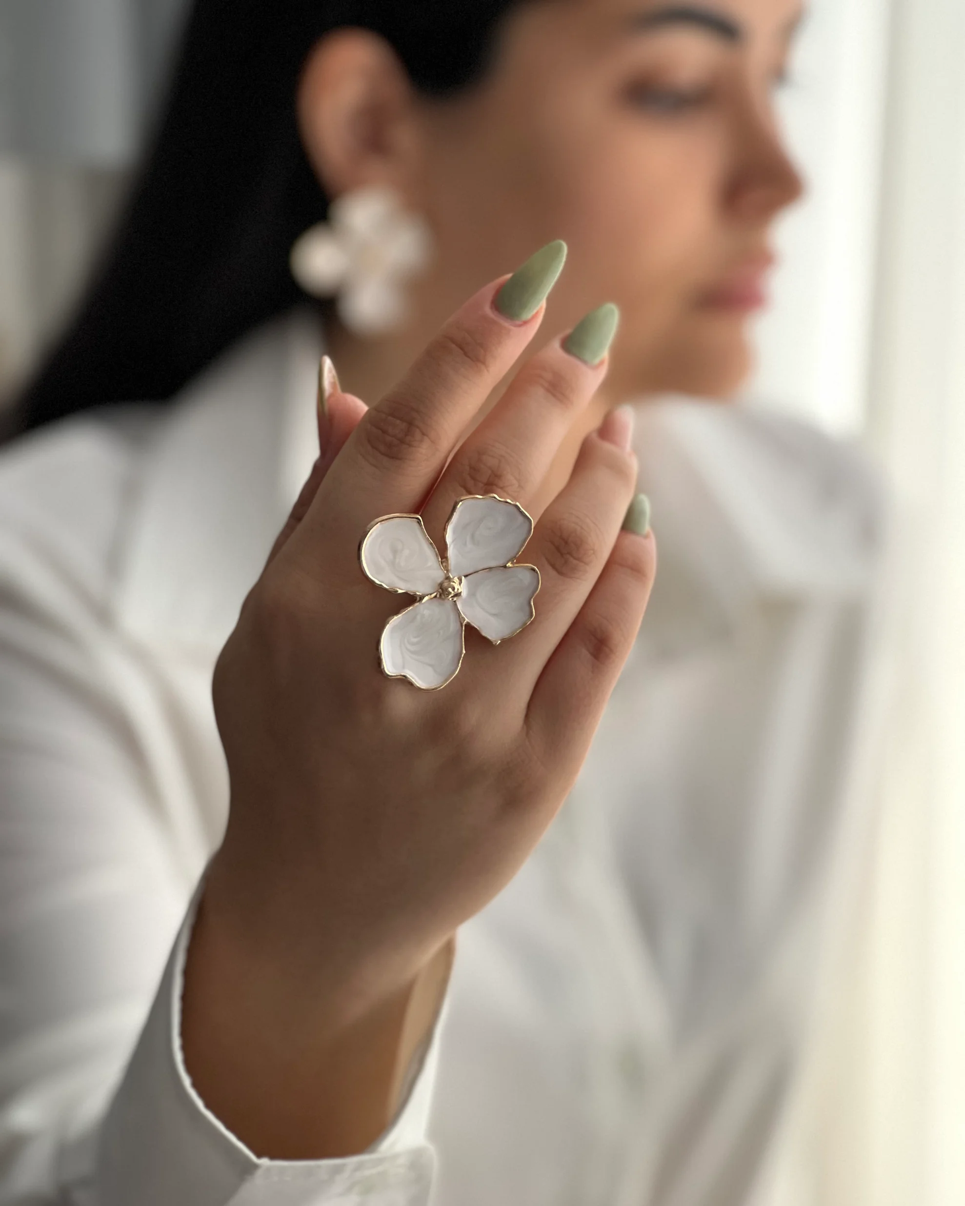 انگشتر گل میناکاری با طراحی شیک و خاص