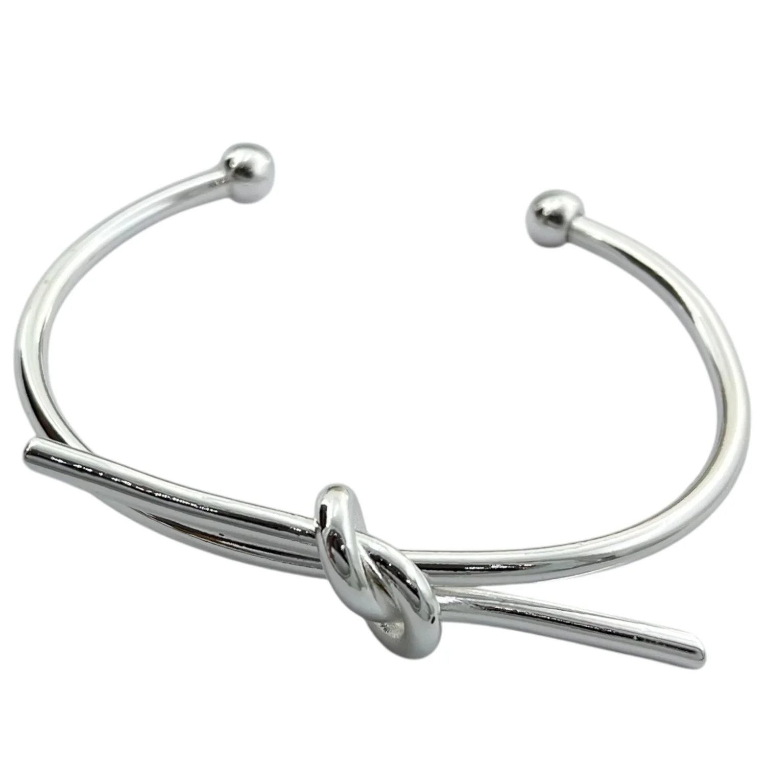 دستبند زنانه بنگل با طرح گره ظریف و روکش نقرهای