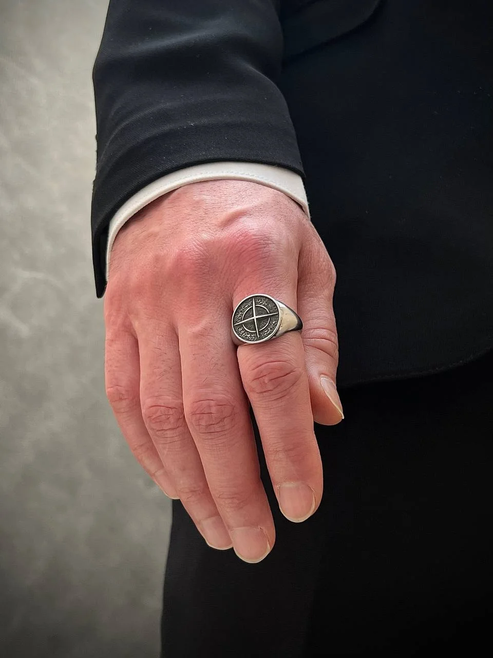 انگشتر مردانه طرح قطب نما، همراه همیشگی ماجراجویان