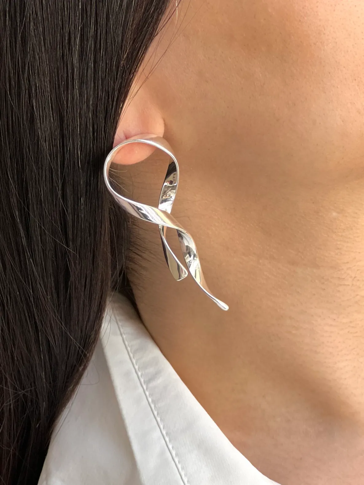 گوشواره آویز طرح روبان مینیمال و خاص