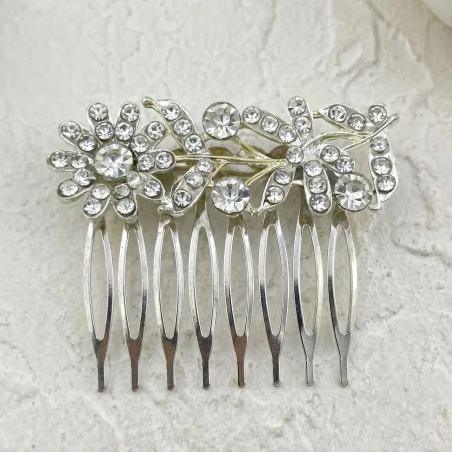 تاج و شانه مو زنانه جواهری مدل فِلورایا طرح گل و برگ کریستالی