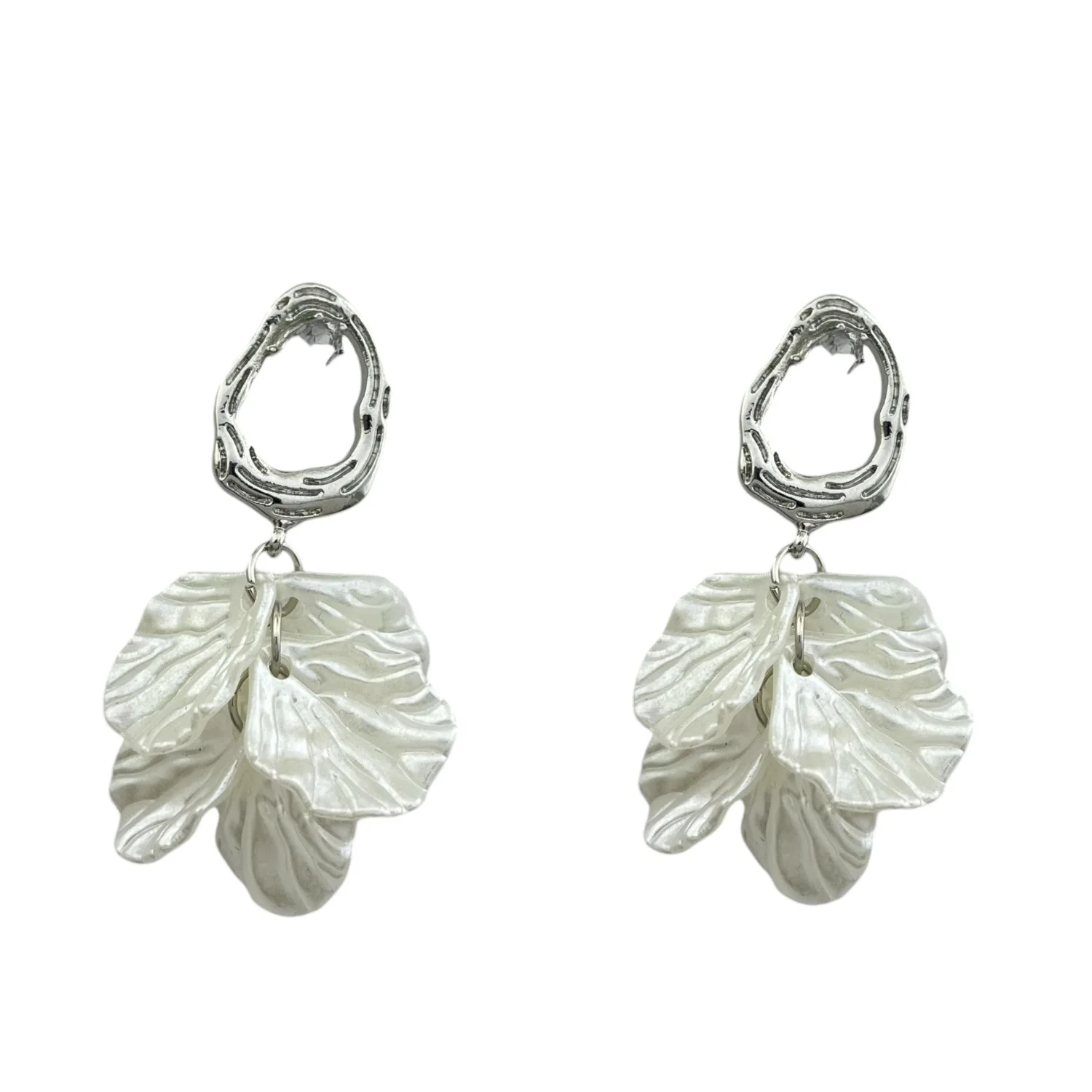 گوشواره زنانه طرح برگ، ظرافت در عین سادگی