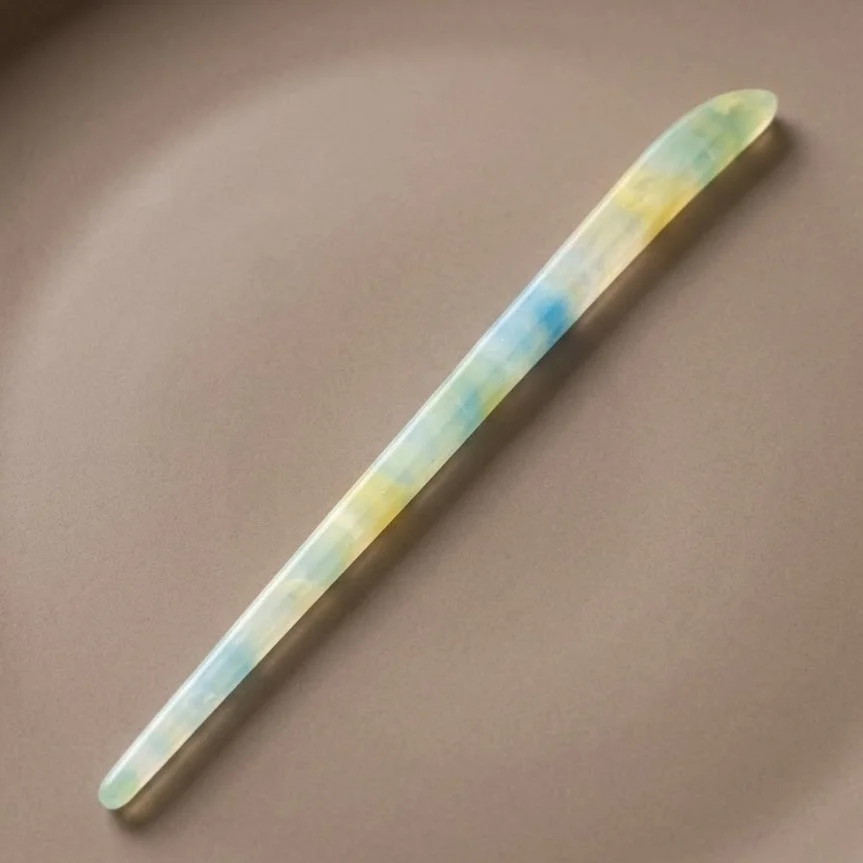 کانزاشی مو زنانه رزینی شفاف پاستلی طرح ابر و باد با طراحی ساده و کشیده مینیمال لوکس مدل آئورا