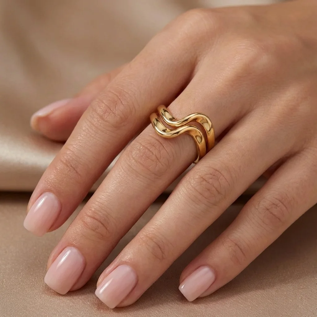 انگشتر زنانه طرح طلا با فرم موجی