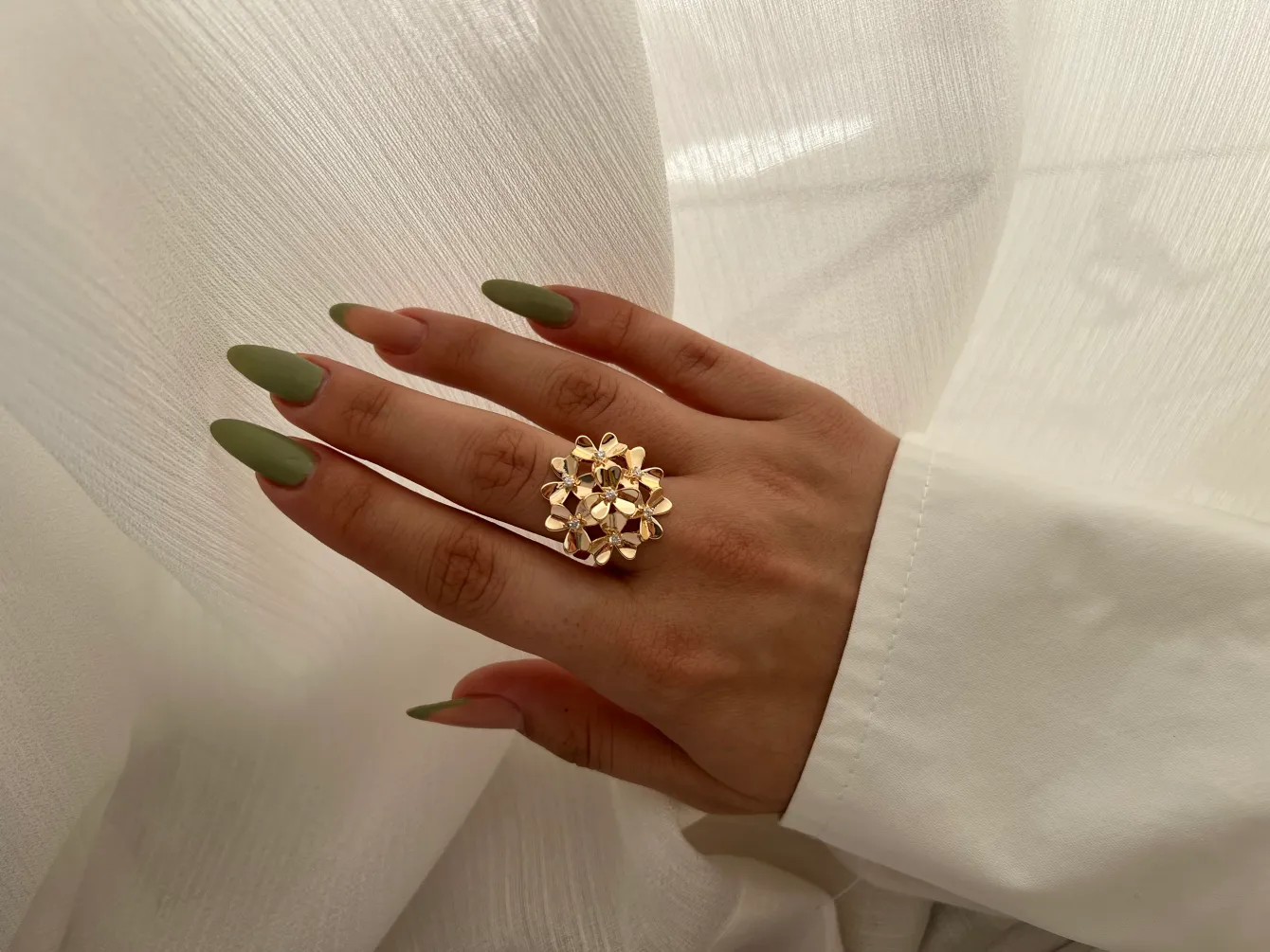 انگشتر طرح گل ونکلیف مینیمال و شیک