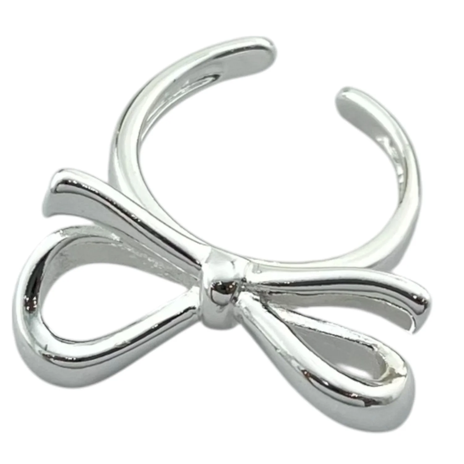 انگشتر زنانه مینیمال طرح پاپیون با رنگ نقره‌ای درخشان