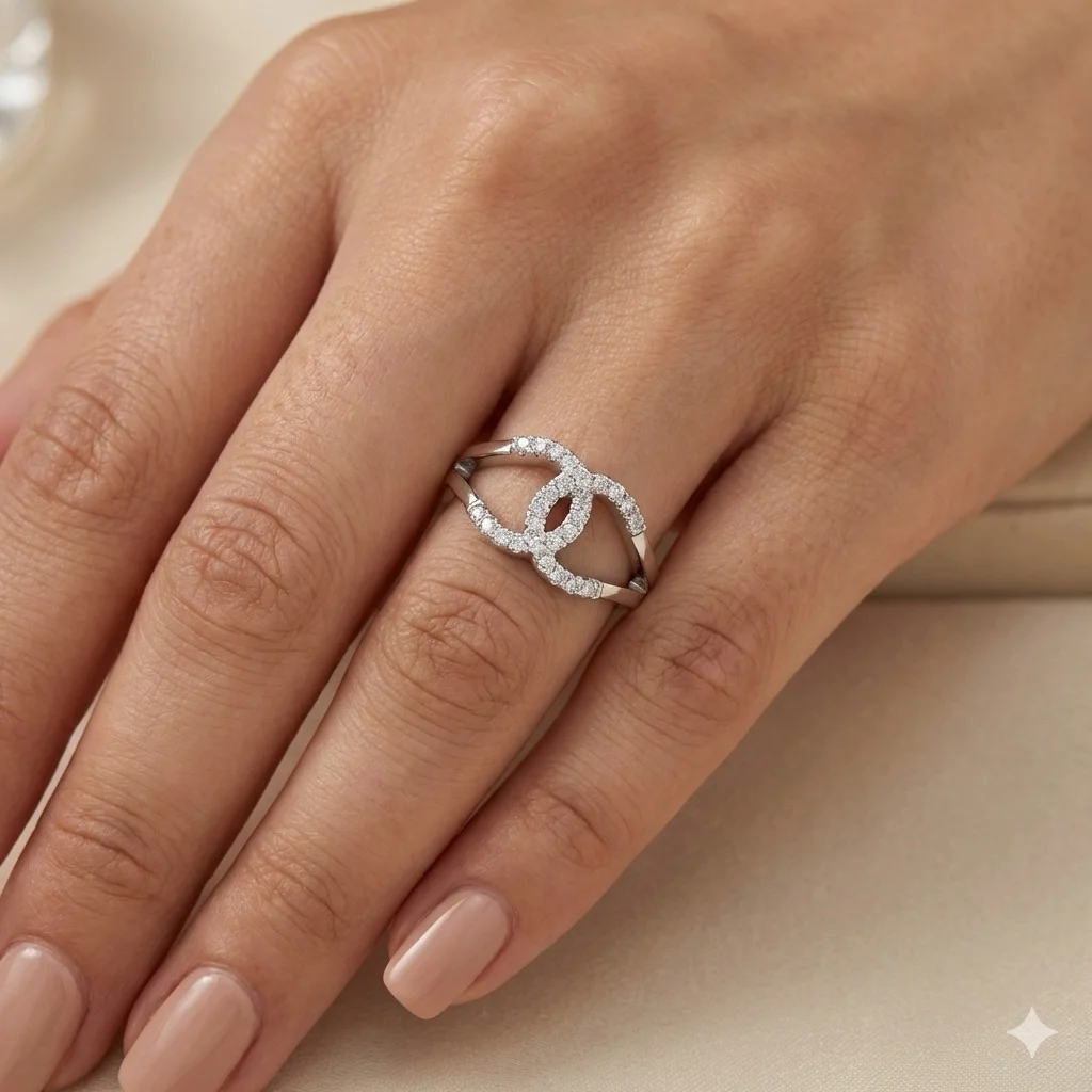 انگشتر زنانه طرح شنل با نگین ظریف