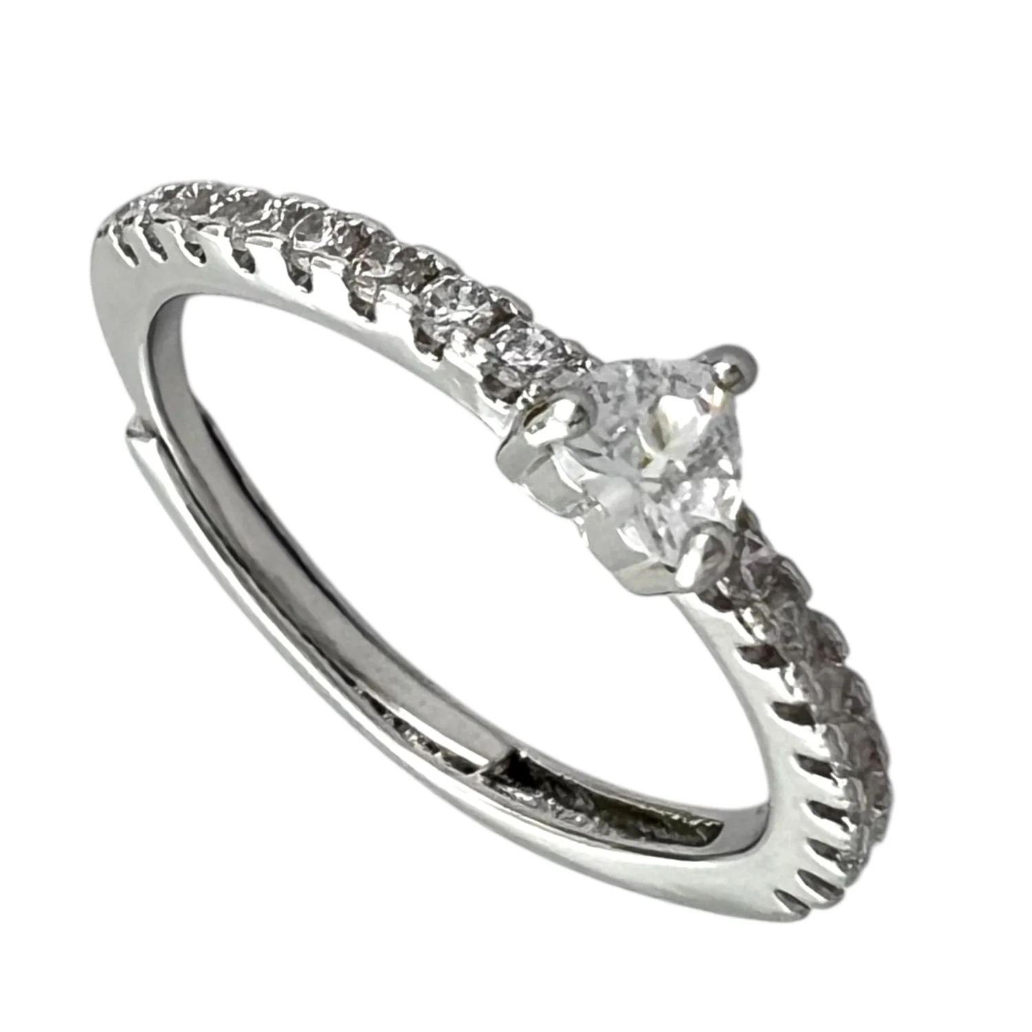 انگشتر زنانه ظریف با طرح قلب نگیندار