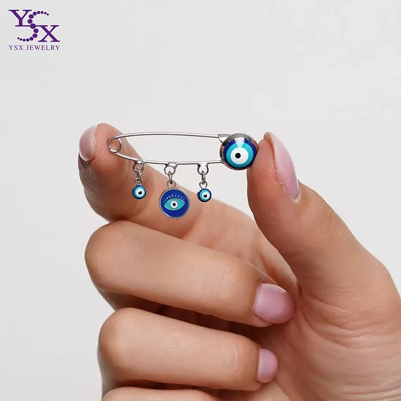 سنجاق سینه طرح چشم نظر با آویزهای ظریف از برند YSX