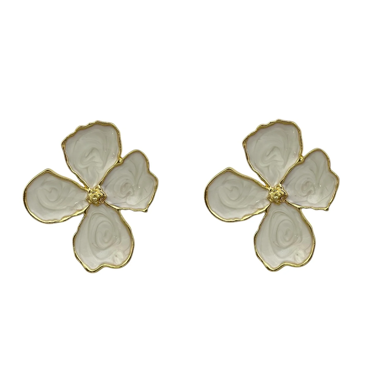 گوشواره زنانه طرح گل، زیبایی به سبک مدرن