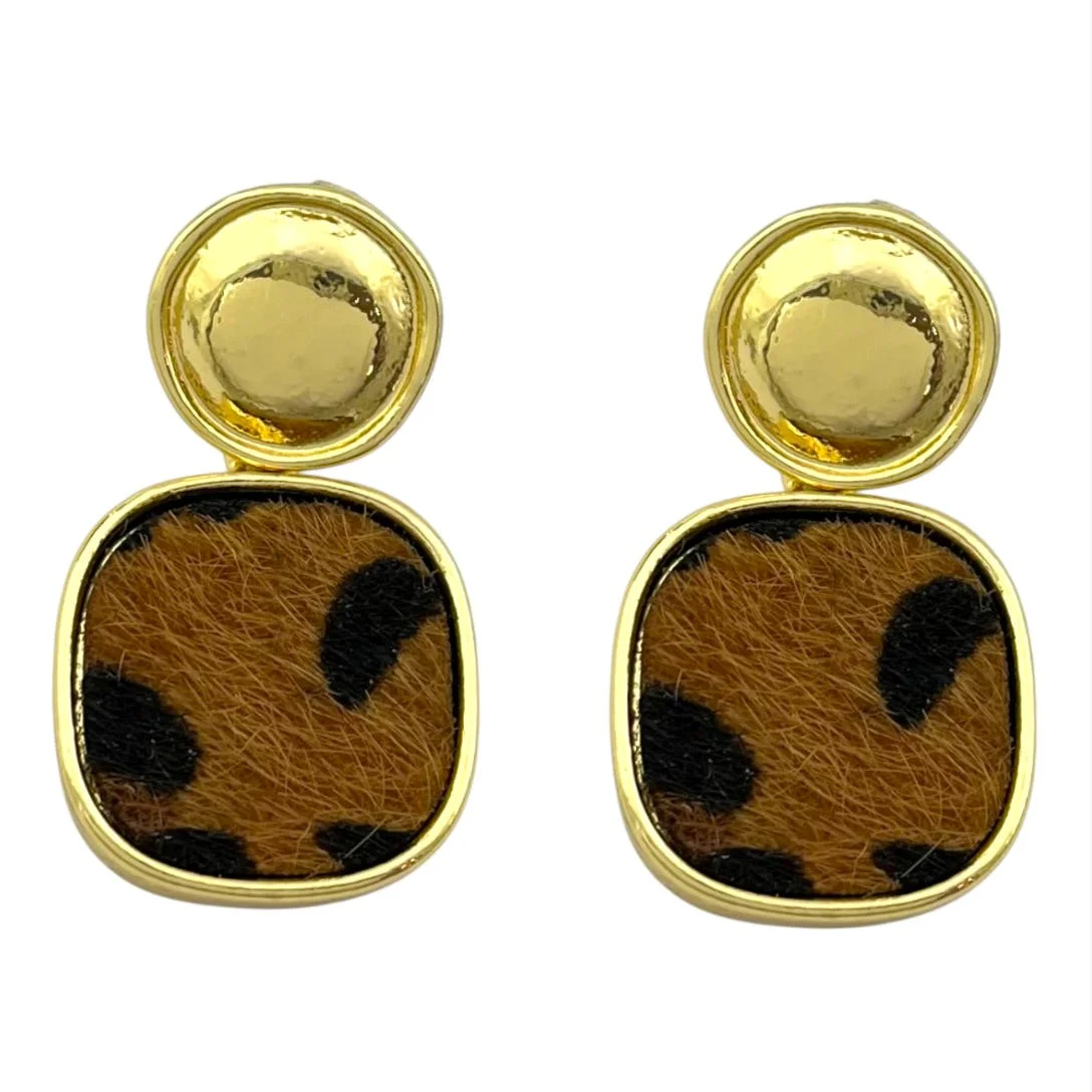 گوشواره زنانه مدل لِیورا طرح پلنگی با فریم طلایی