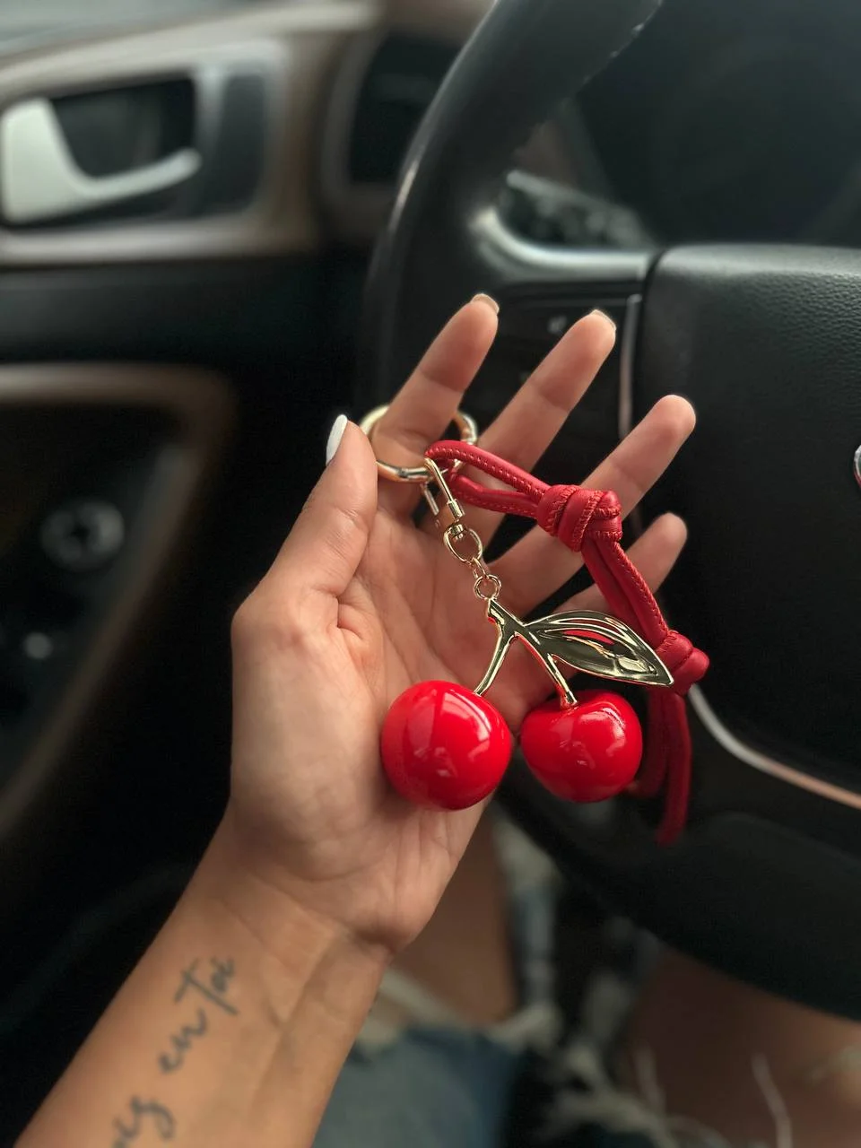 آویز کیف گیلاس، یک انتخاب شیک و جذاب برای خاص پسندان!