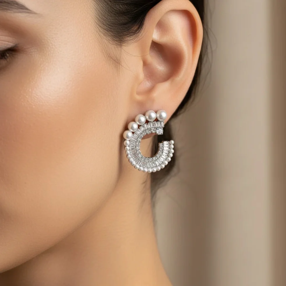 گوشواره زنانه مدل گالاکسیا طرح جواهر و مروارید با تراش باگت نقره‌ای