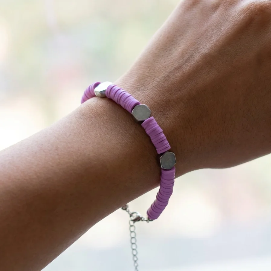 دستبند دخترانه فانتزی مدل صدفی طرح هگزا شاد