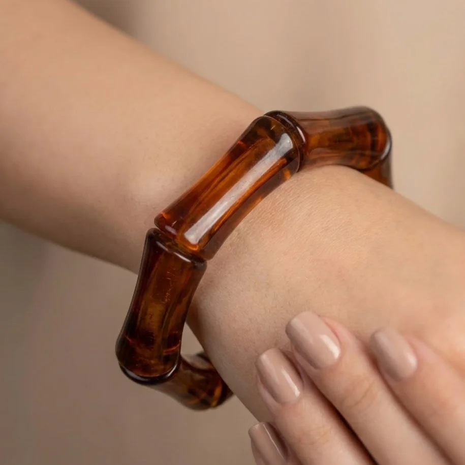 دستبند زنانه بنگل رزینی طرح چوب مدل Canella