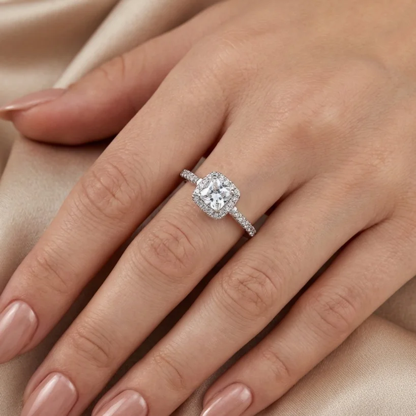 انگشتر زنانه ژوپینگ طرح تک‌نگین نقره‌ای با نگین درخشان