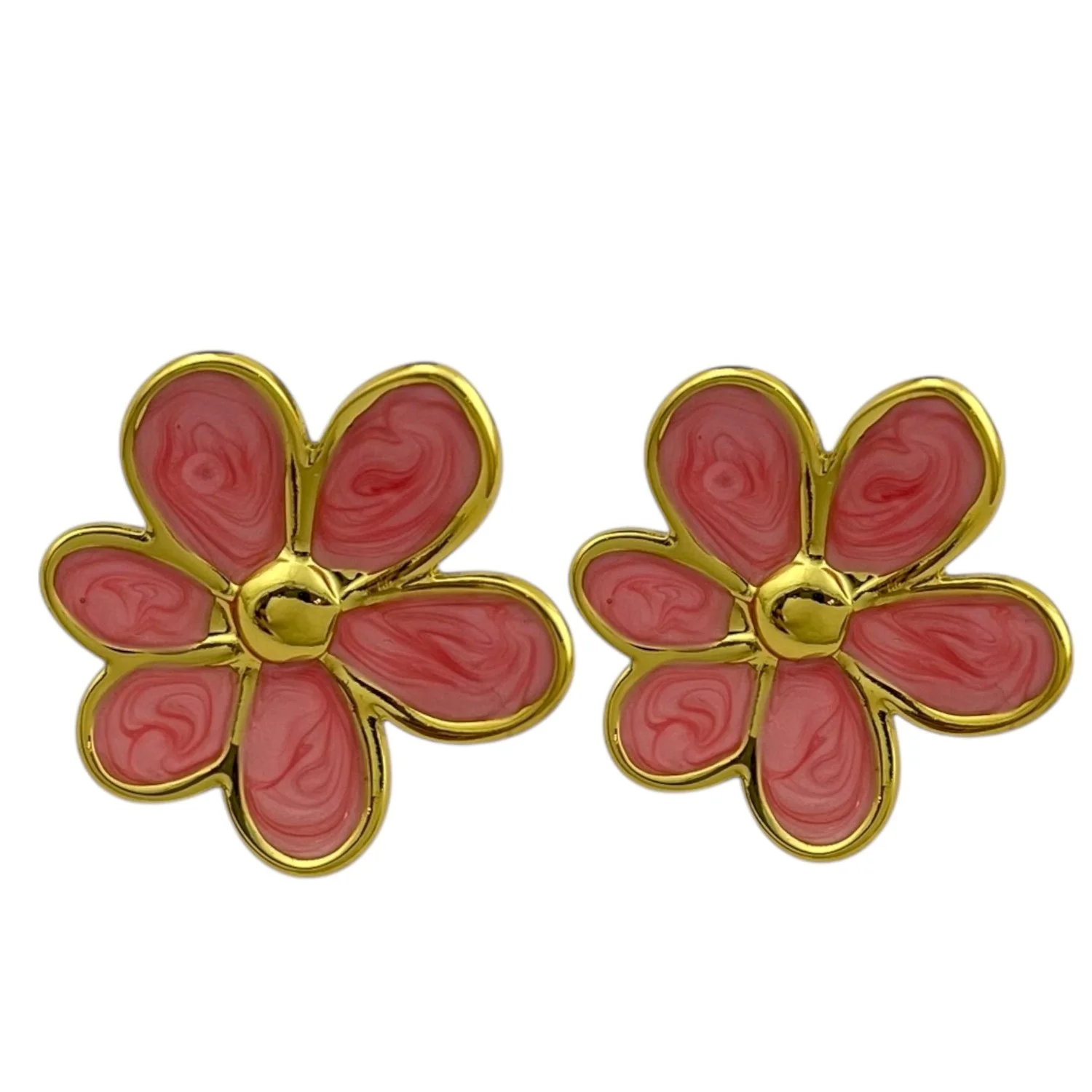 گوشواره زنانه طرح گل میناکاری شده، ظرافت در عین سادگی