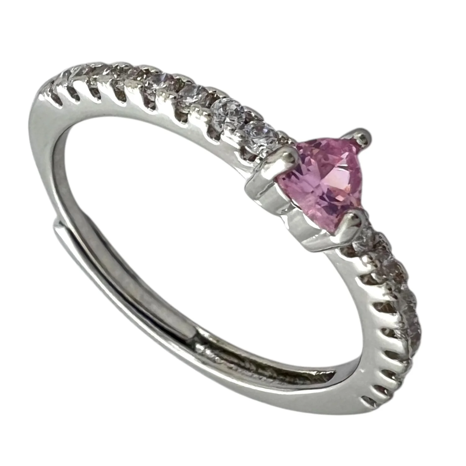 انگشتر زنانه با طرح قلب صورتی و نگین های ظریف