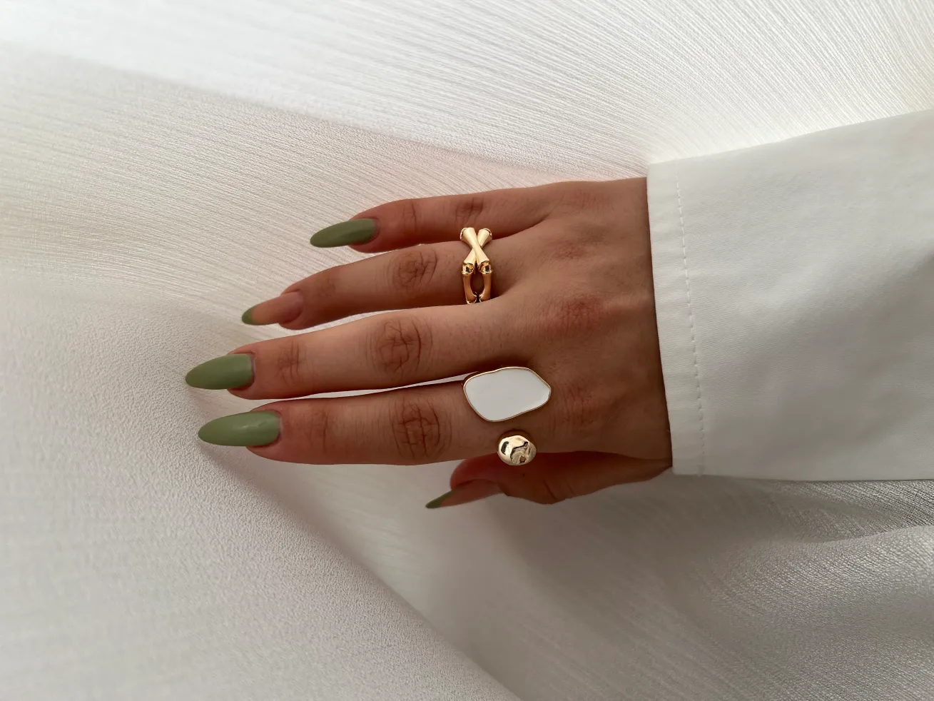 انگشتر مینیمال با طرح خاص و جذاب، انتخابی شیک