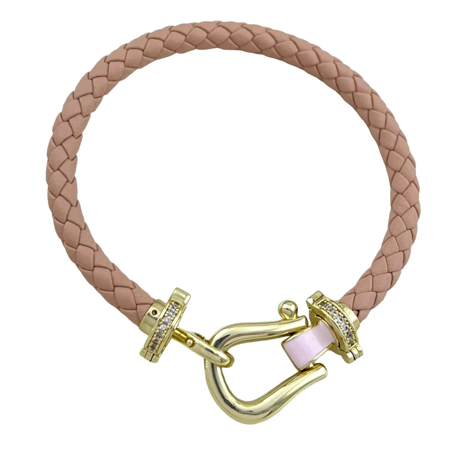 دستبند زنانه بافت چرمی و قفل کارابین نگین‌دار، طرحی خاص