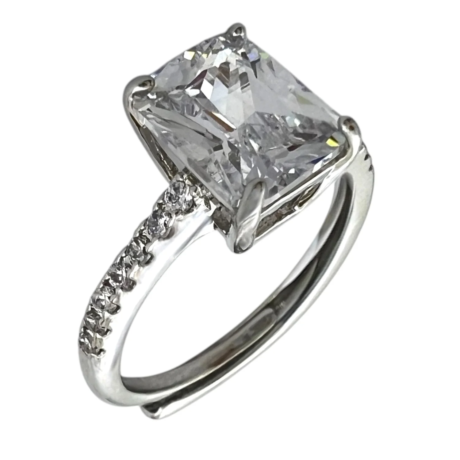 انگشتر زنانه طرح سولیتر جواهری با نگین امرالد