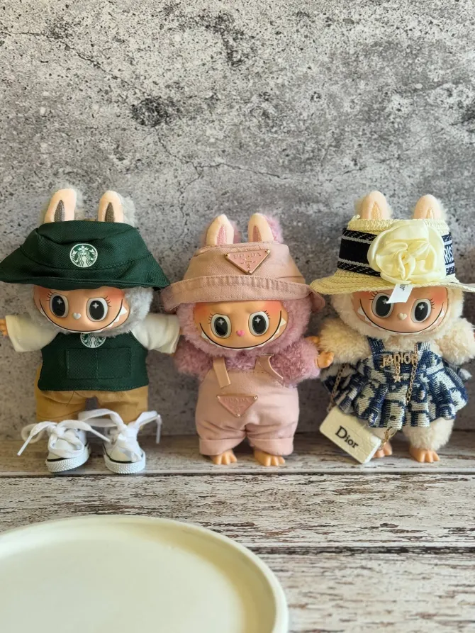 آویز کیف و جاکلیدی عروسکی طرح لبوبو ماکارون لباس دار