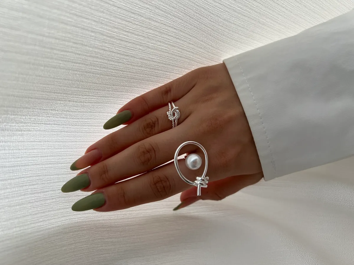 انگشتر مینیمال طرح نهنگ با مروارید و گره