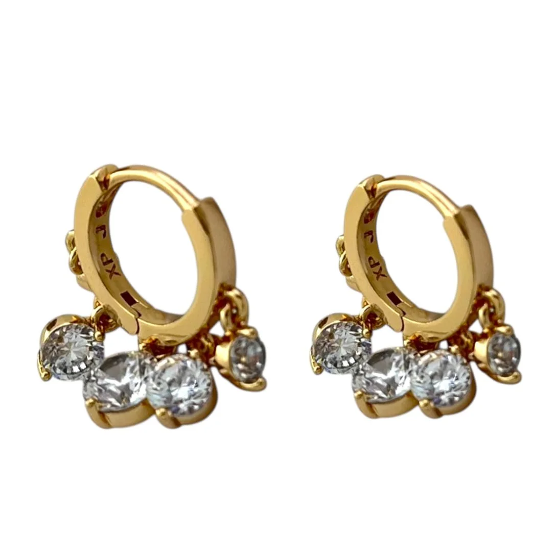 گوشواره زنانه ژوپینگ مدل الیارا طرح حلقهای آویز نگین