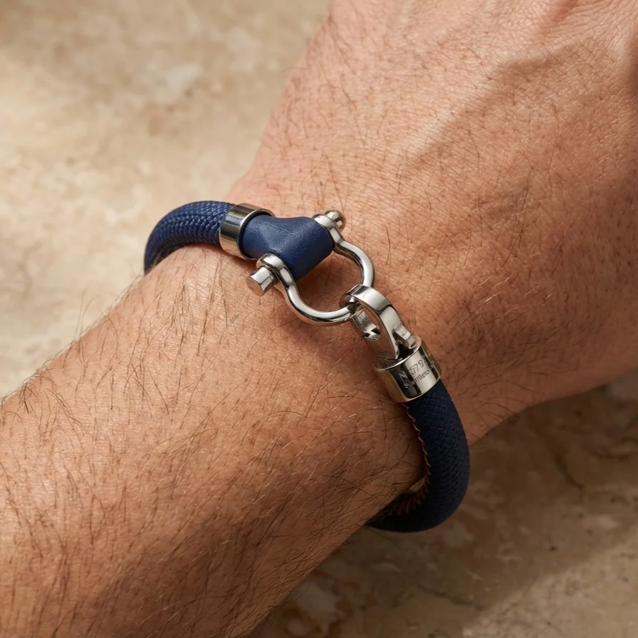 دستبند مردانه مدل امگا رابر با بند سرمه ای و قفل استیل قایقرانی