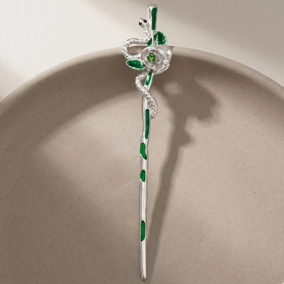 کانزاشی مو زنانه فلزی طرح گل و مار با جزئیات سبز مدل سِرِوینا