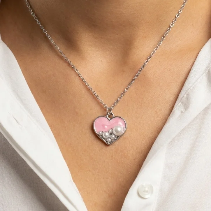 گردنبند فانتزی دخترانه استیل طرح قلب پاستلی با دانه‌های مروارید