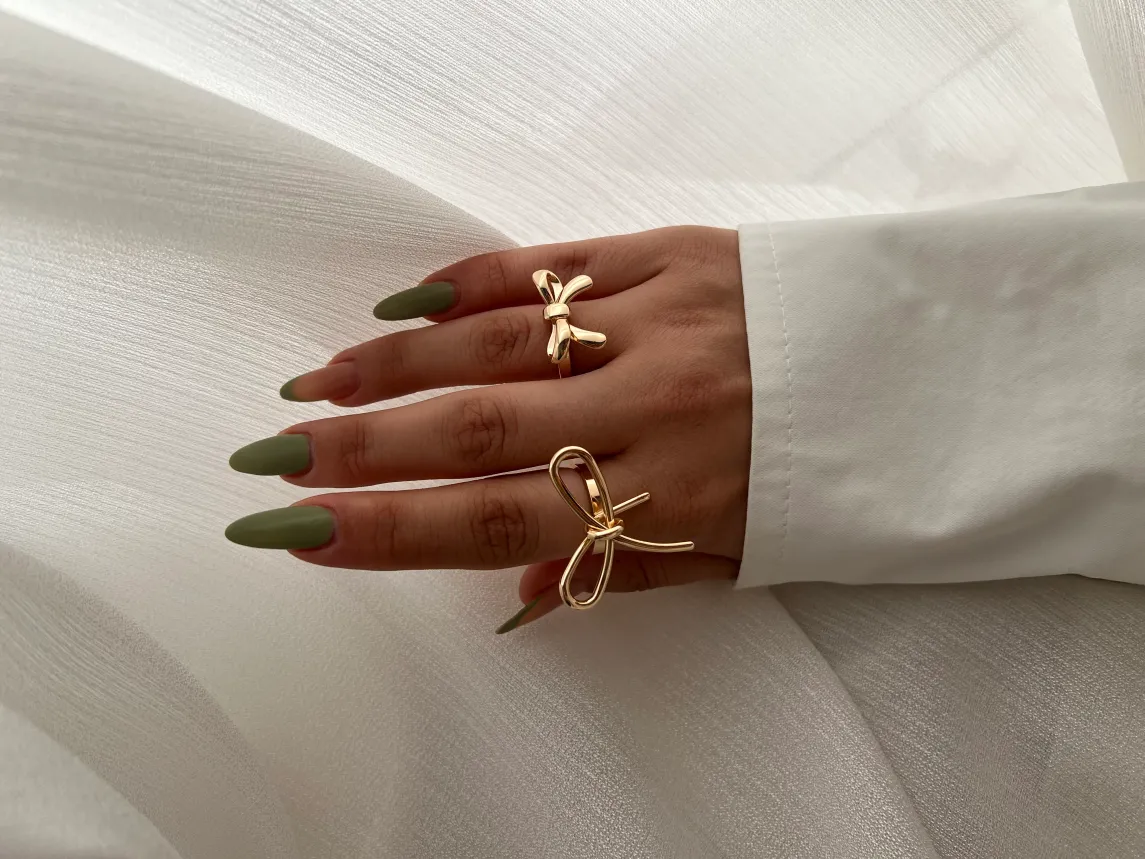 انگشتر مینیمال با طرح پاپیون طلایی، انتخابی شیک برای بانوان