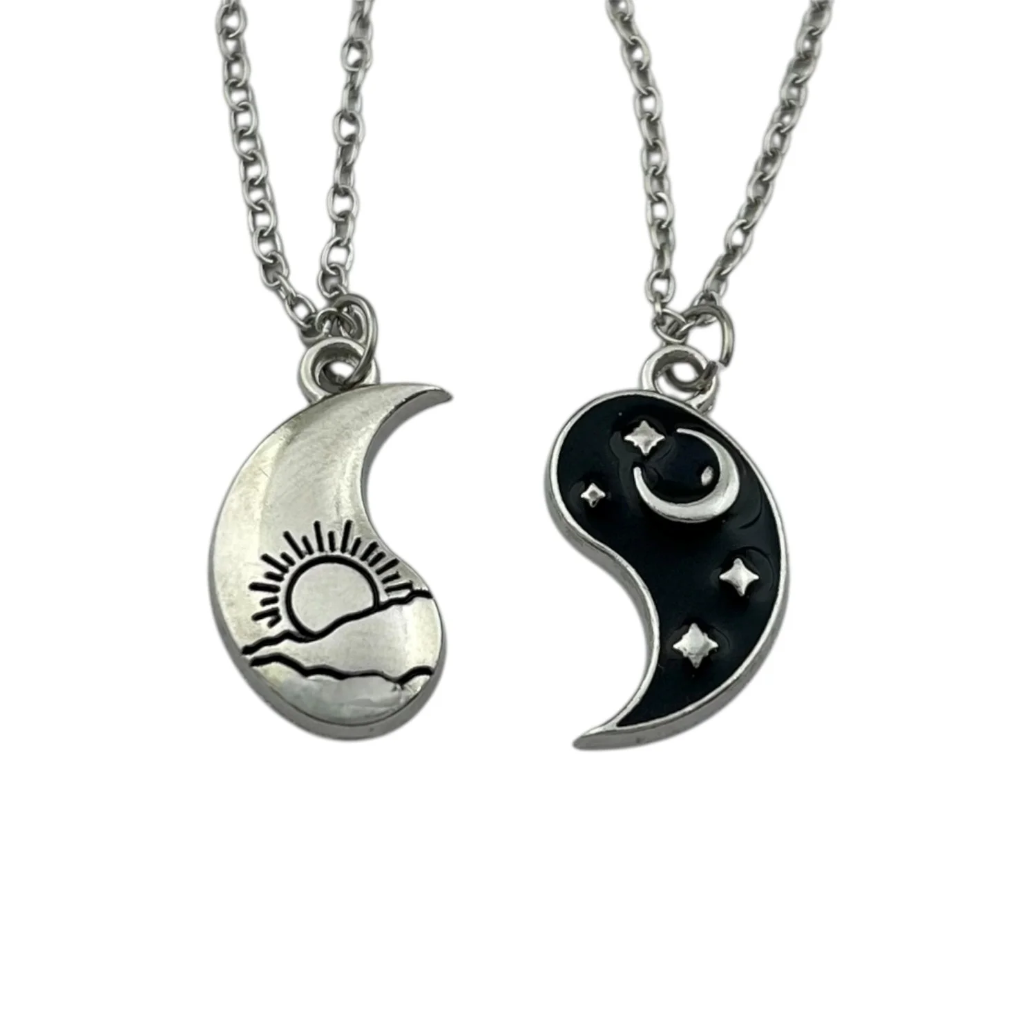 گردنبند دوستی با طرح ماه و خورشید، هدیهای خاص