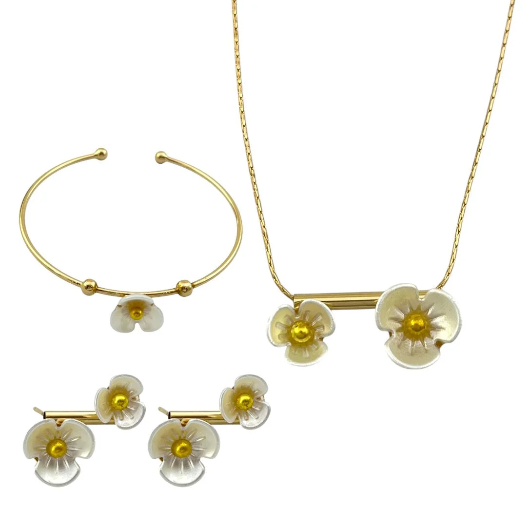 نیم‌ست زنانه مدل نایلا طرح گل با دستبند النگویی طلایی