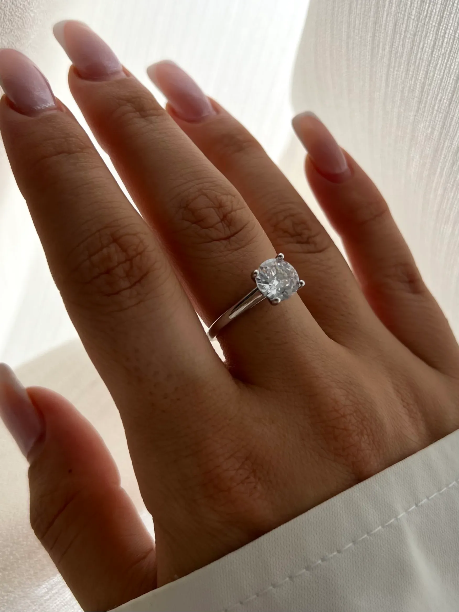 انگشتر نقره ای تک نگین سولیتر درخشان و ظریف