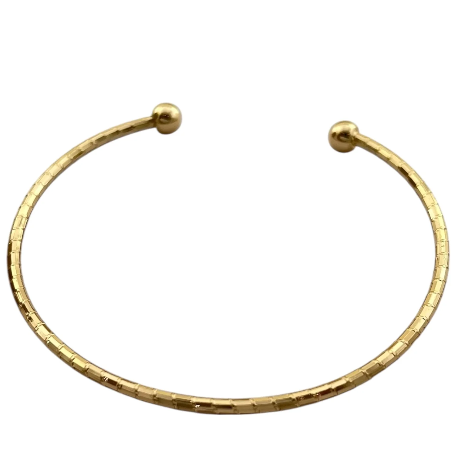 دستبند زنانه مدل بنگل با طراحی ظریف و رنگ طلایی جذاب