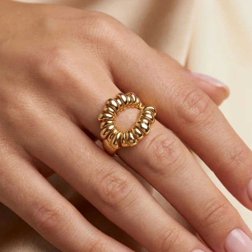 انگشتر زنانه ژوپینگ مدل اسپرینگ گلد طرح طلا فنری