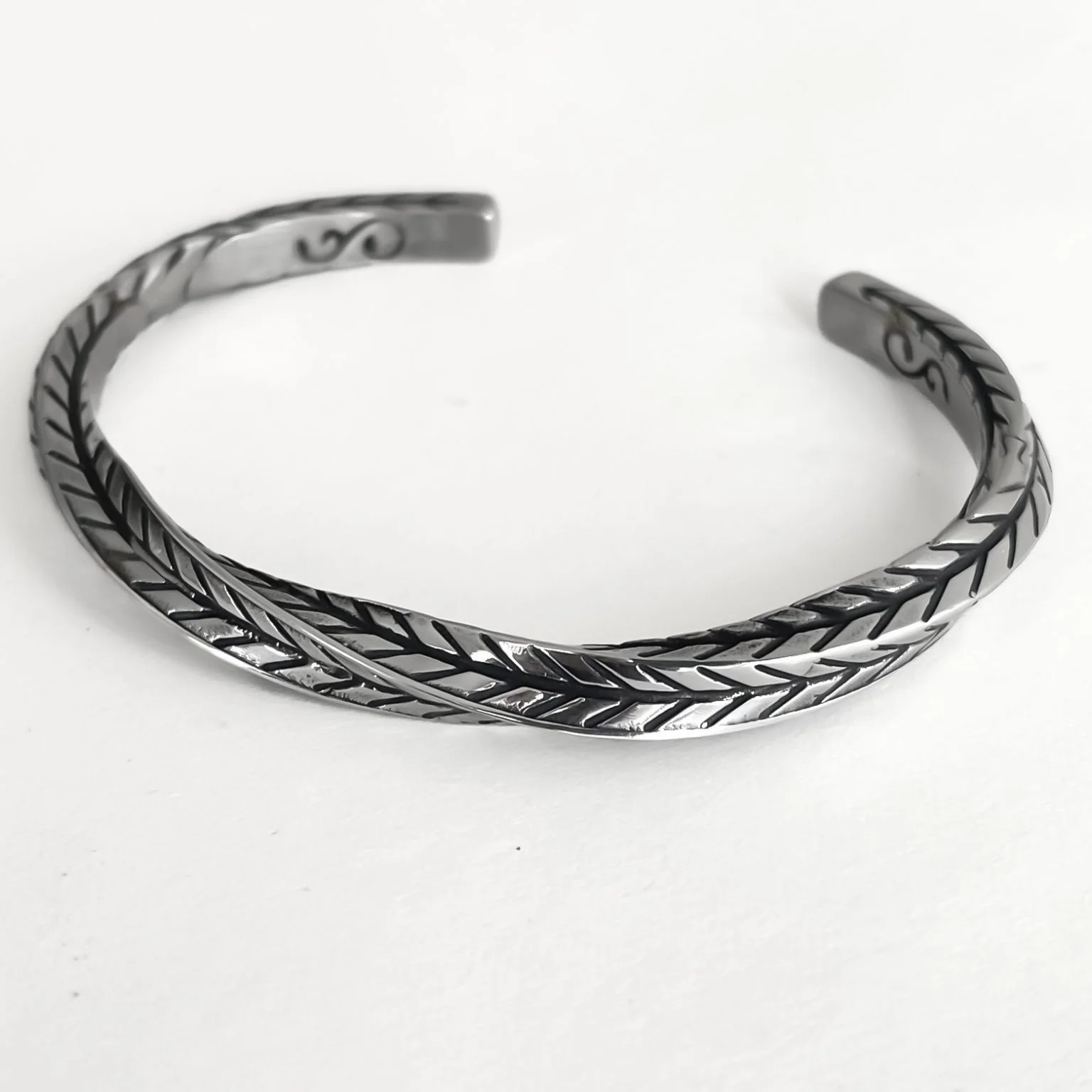 دستبند بنگل مردانه مدل منهتن، استایلی خاص و مدرن