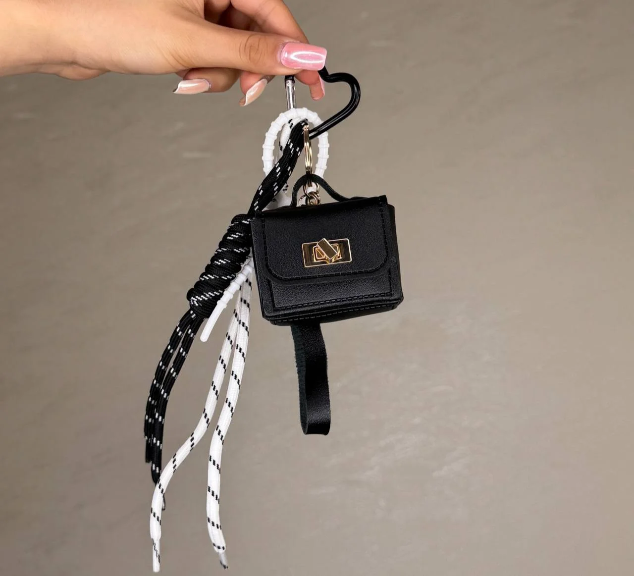 آویز کیف شیک طرح کاور ایرپاد، اکسسوری خاص