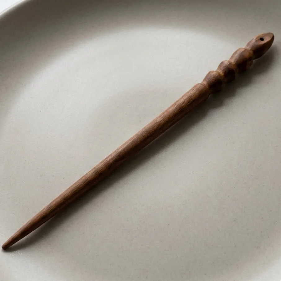 کانزاشی مو زنانه چوبی طرح پیچ مدل رِوا