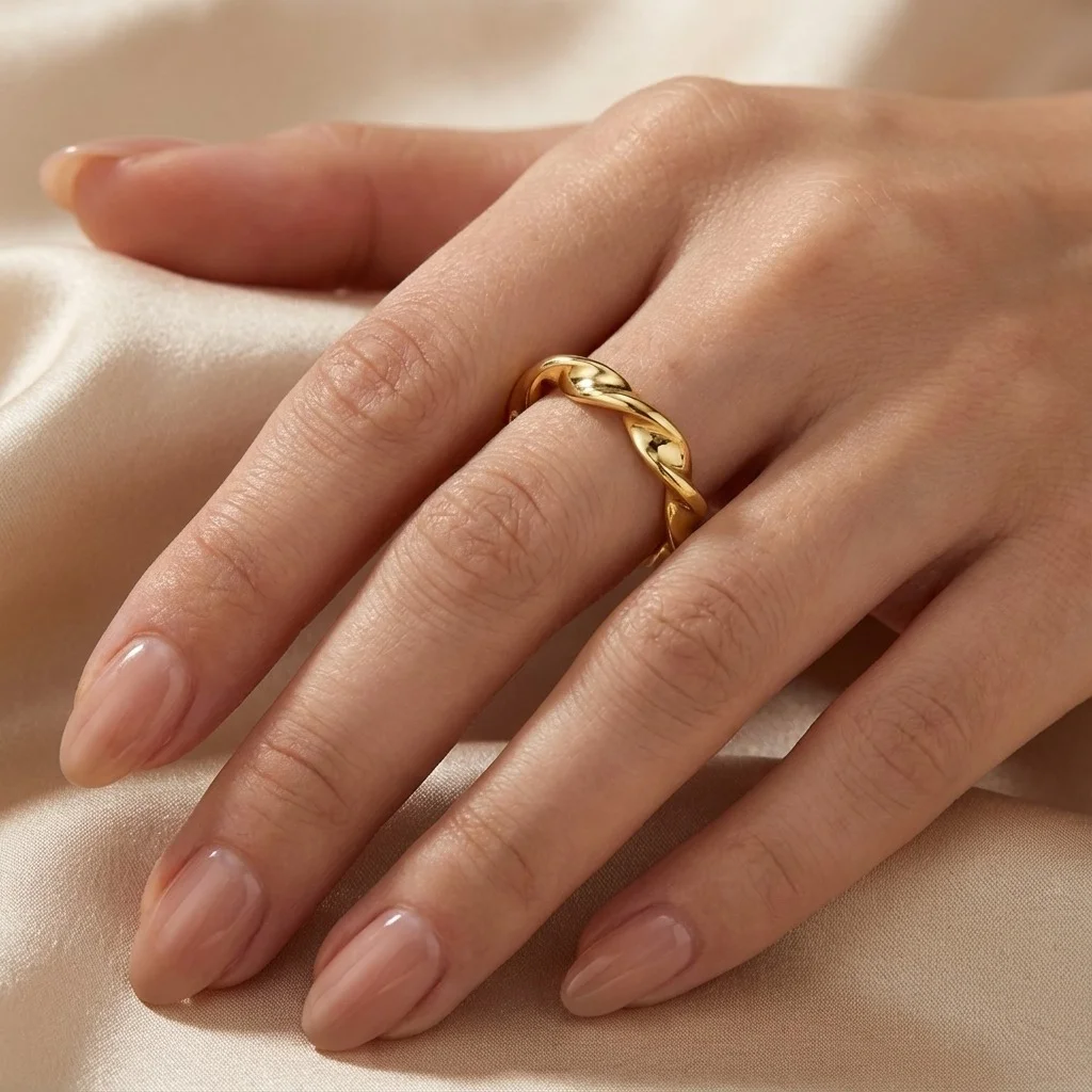 انگشتر زنانه مینیمال طرح طلا مدل بافت موج
