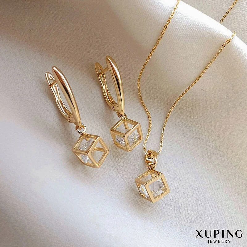 نیم ست مکعبی با کریستال سواروسکی، طراحی ظریف و طلایی ژوپینگ