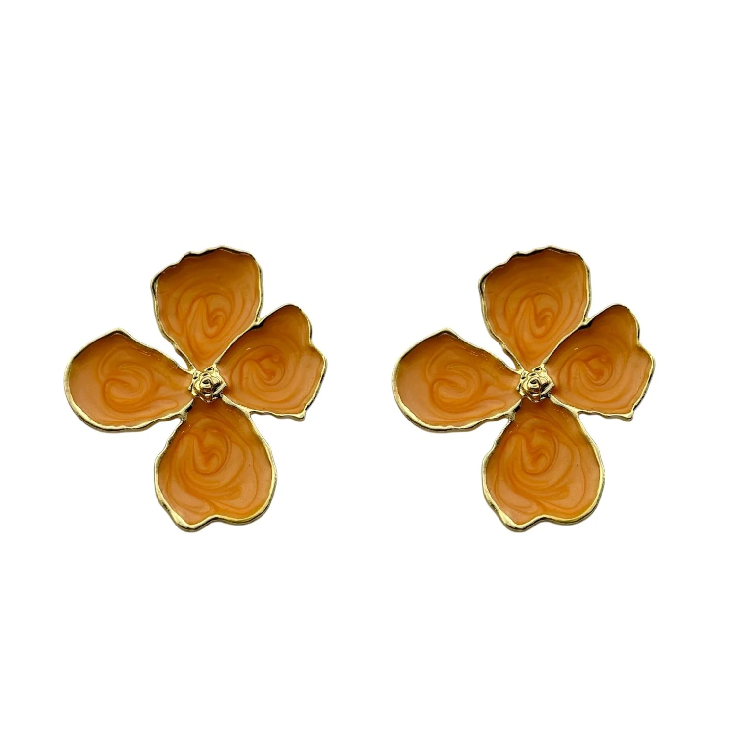 گوشواره زنانه طرح گل، زیبایی خیره‌کننده در هر نگاه