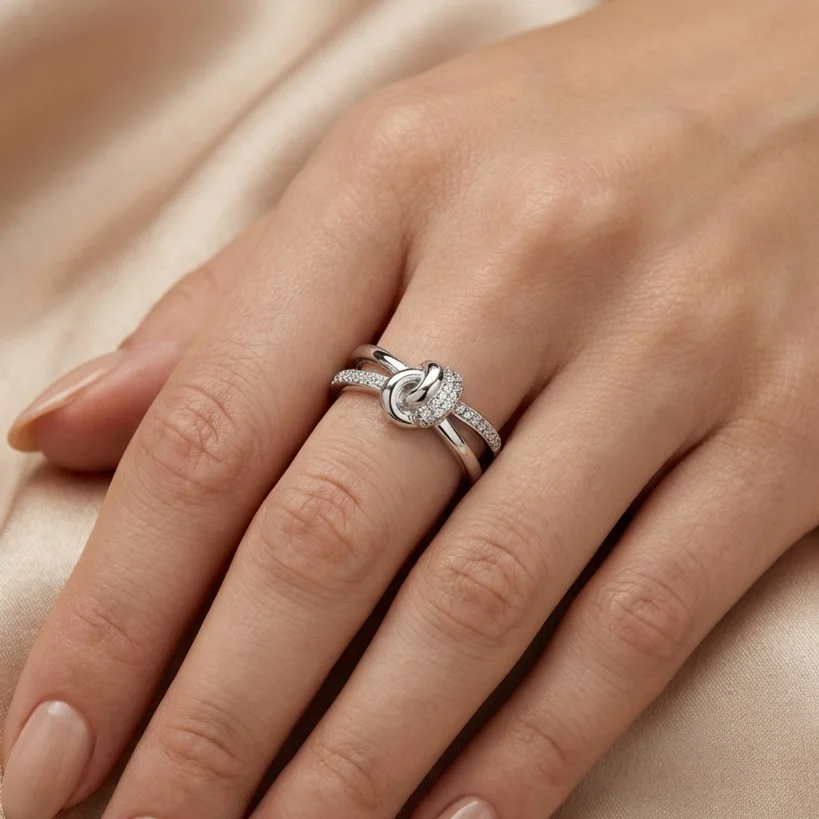 انگشتر زنانه ژوپینگ طرح گره نقرهای لوکس با نگینهای درخشان