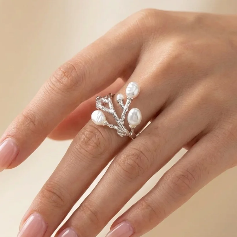 انگشتر زنانه مینیمال طرح برگ مروارید