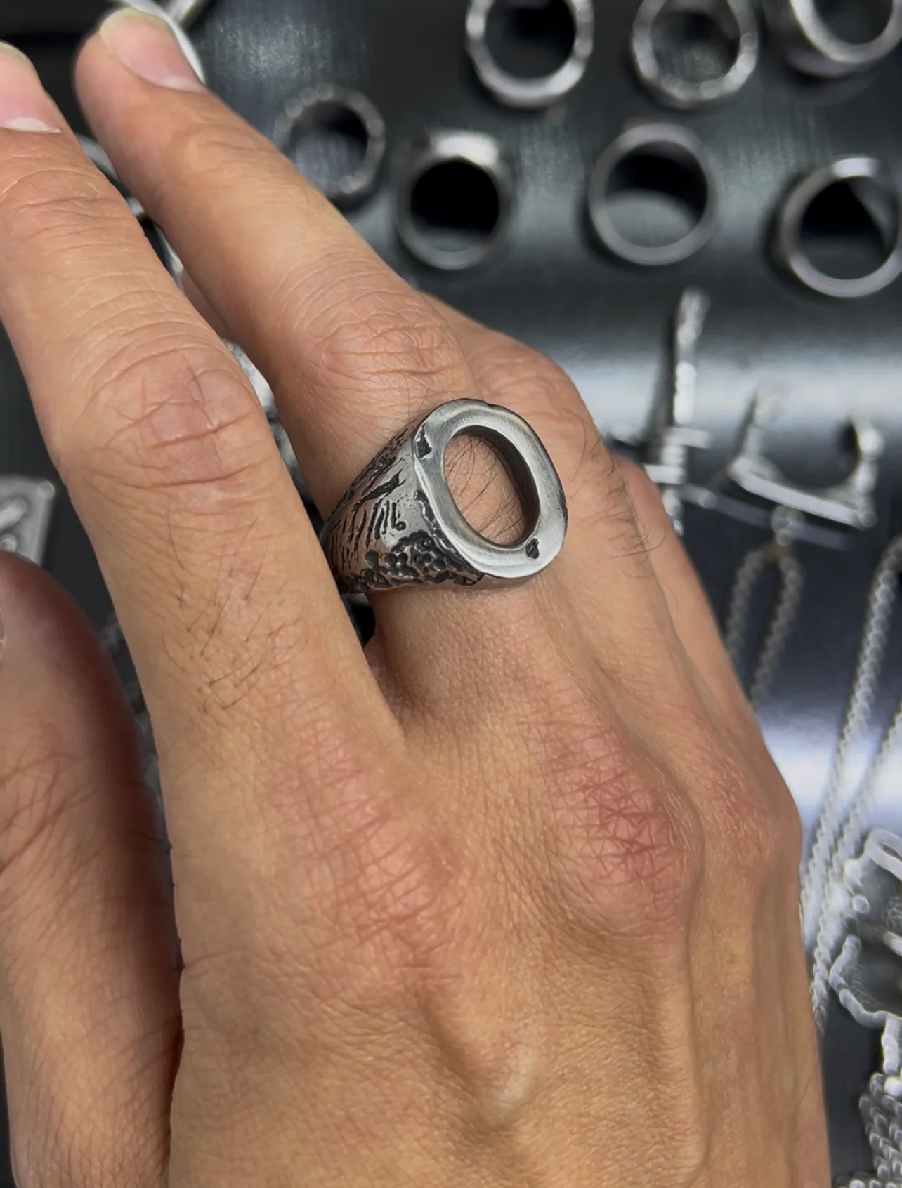 انگشتر مردانه طرح دایره، استایلی مدرن و خاص