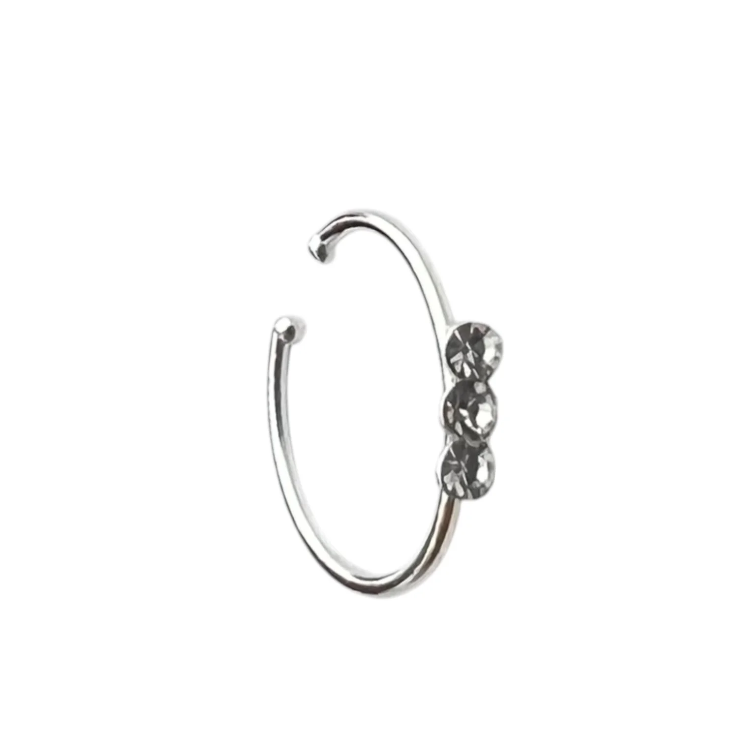 پیرسینگ بینی نقرهای حلقه نگیندار