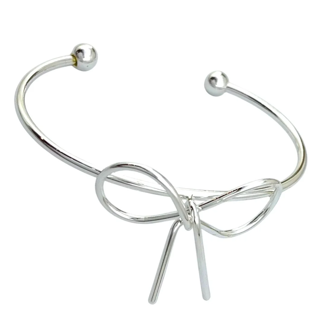 دستبند بنگل زنانه مدل سیلوبو طرح پاپیونی نقرهای